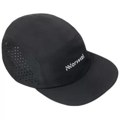 Boné preto com laterais perfuradas e texto Normal