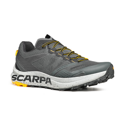 Ténis de corrida SCARPA cinza com sola branca e detalhes amarelos