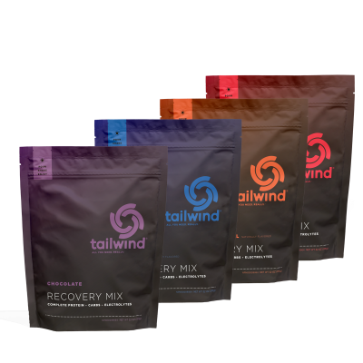 Quatro embalagens tailwind Recovery Mix em várias cores na parte superior