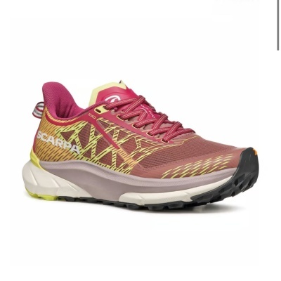 sapato desportivo rosa e amarelo da SCARPA