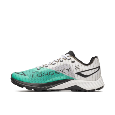 Tênis desportivo verde e branco com sola preta e branca e texto LONGSKY 2