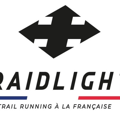 Logótipo RaidLight com texto e símbolos em preto, azul e vermelho