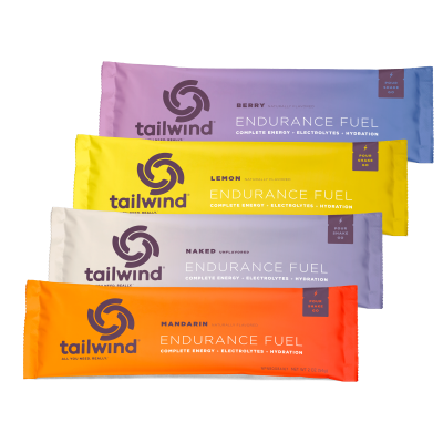 Quatro sticks de suplemento Tailwind Endurance Fuel em várias cores com texto de sabores.