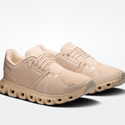 Sapatilhas desportivas bege com solado almofadado e detalhes cinza