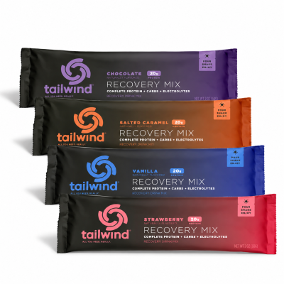 Pacotes de Tailwind Recovery Mix em sabores diferentes: Chocolate, Salted Caramel, Vanilla e Strawberry.