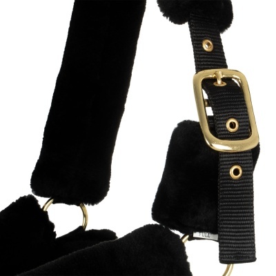 Cabe&#x00E7;&#x00E3;o&#x20;de&#x20;nylon&#x20;com&#x20;detalhes&#x20;em&#x20;l&#x00E3;&#x20;sint&#x00E9;tica&#x20;premium