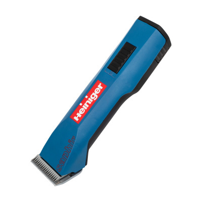 Máquina de tosquiar azul com lâminas metálicas e botões pretos