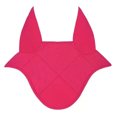 Peça de roupa vermelha com pontos brancos e padrão acolchoado