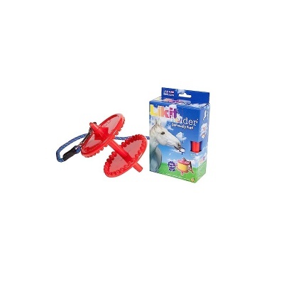 Produto Likit Holder para cavalos com duas rodas vermelhas e embalagem azul