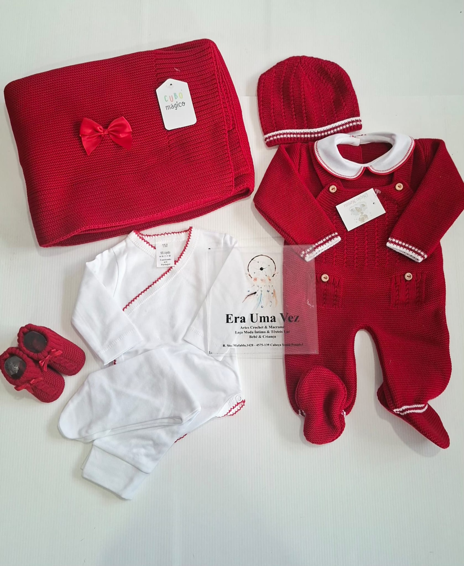 Conjunto Jardineira e Gorro para Saída de Maternidade Conjunto de roupa de bebé vermelho e branco com manta, gorro, casaco, body, calças e sapatinhos