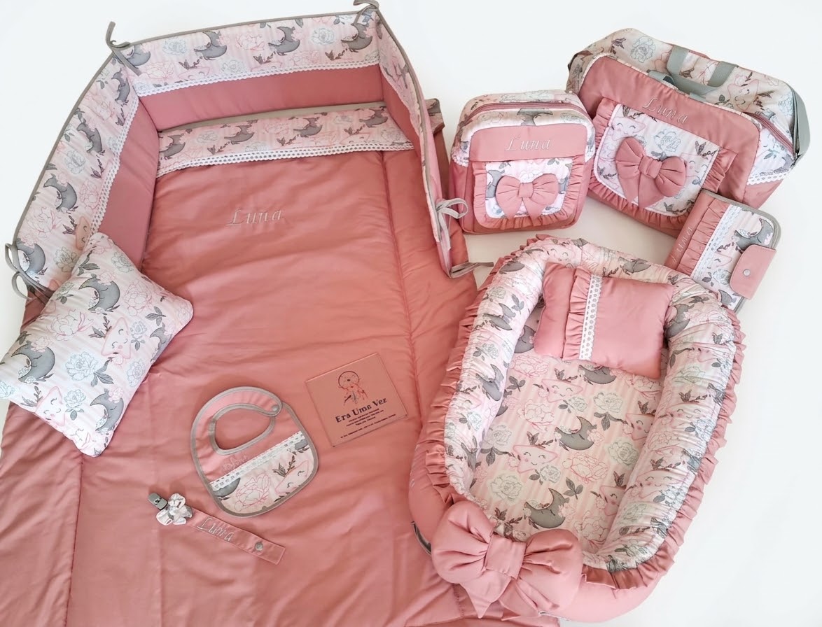 ✨ Kit Maternidade Rosa velho– Luas e Estrelas ✨ Conjunto de artigos para bebé cor-de-rosa com estampado de raposas e flores, berço, almofada, babete e acessórios