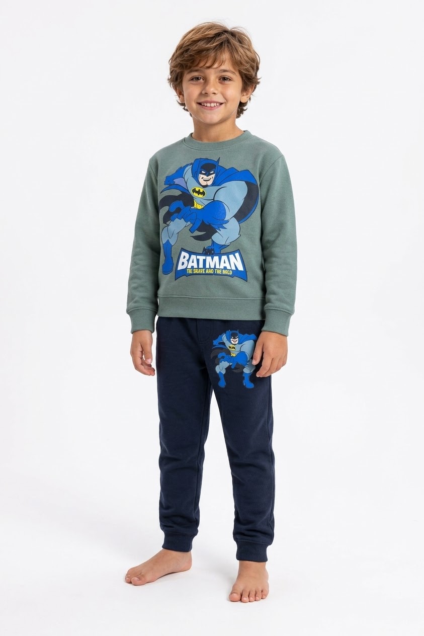 Fato de Treino Criança Batman -Cardado Criança a usar pijama de Batman verde e azul com estampa do super-herói