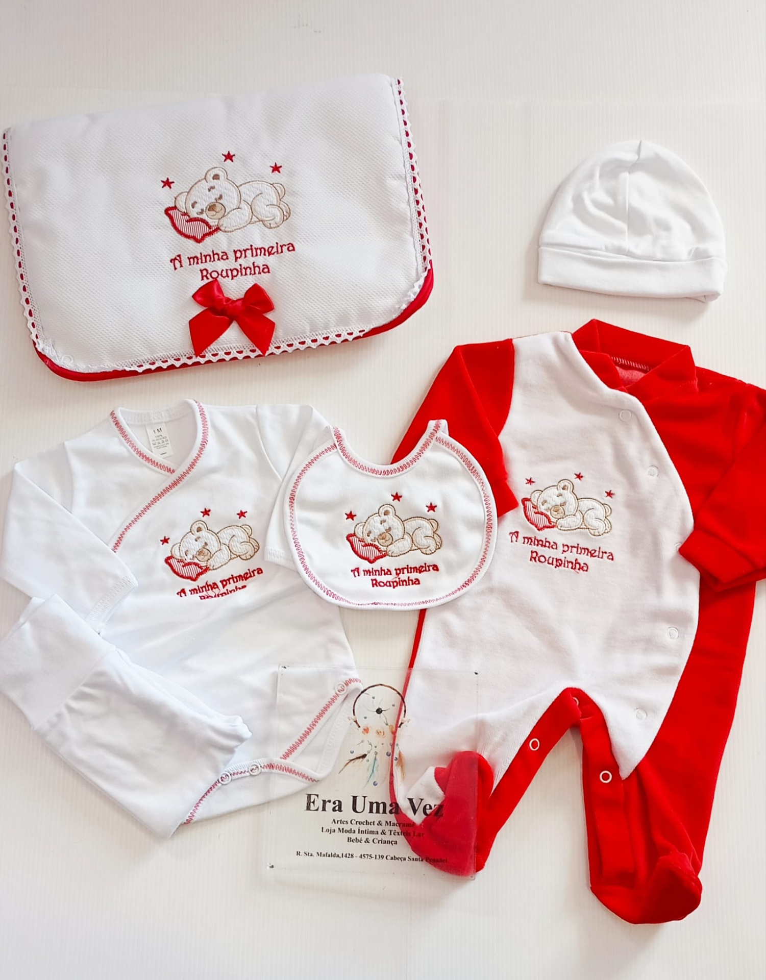 Primeira roupinha Ursinho outono-inverno Conjunto de roupa e acessórios para bebé branco e vermelho com bordado de urso e texto