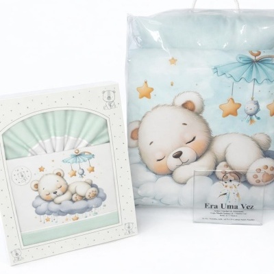 Conjunto para bebés com ursinho a dormir em nuvem, estrelas e mó azul