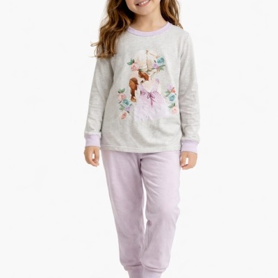 Pijama infantil cinza clara e lilás com estampado de menina e flores