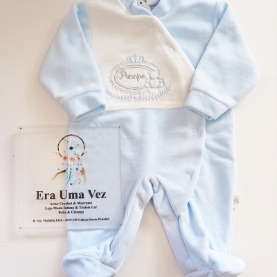 Macacão de bebé azul e branco com bordado Principe