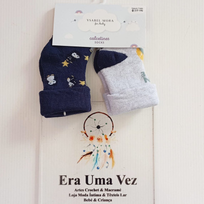 Pack de meias para bebé da marca Ysabel Mora, uma azul escura com padrão e outra cinza clara.