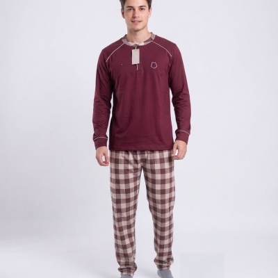 Conjunto de pijama masculino vinho com calças xadrez bege e castanho