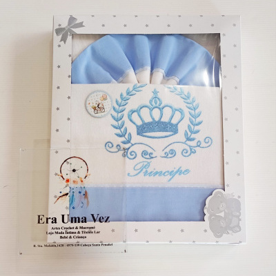 Conjunto têxtil bebé bordado coroa azul na embalagem com estrelas