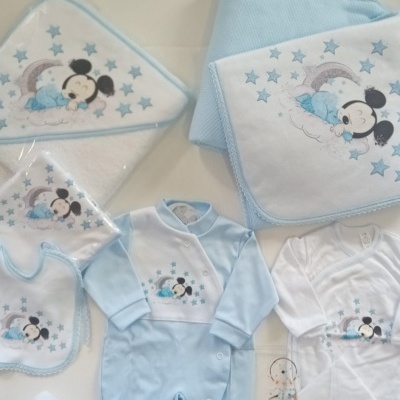 Conjunto de roupa e acessórios para bebé azul e branco com Mickey e estrelas azuis