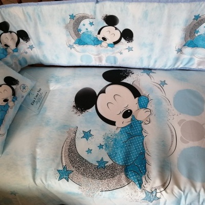 Roupa de cama infantil com personagem Mickey Mouse bebé a dormir em azul