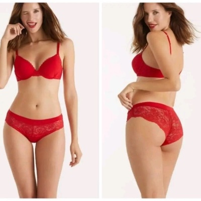 Conjunto de lingerie vermelho em renda com soutien e cuecas