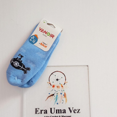 Par de meias azuis para bebé com desenho de submarino e etiqueta da marca YANOIR