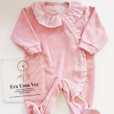 Macacão cor-de-rosa para bebé com folhos e padrão floral na gola