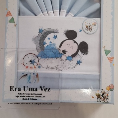 Conjunto de roupa de cama azul claro para bebé com estampa de Mickey Mouse a dormir