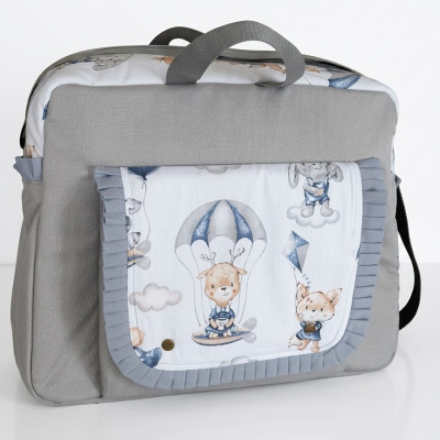 Mochila cinzenta com bolso frontal estampado com animais e detalhes em tecido plissado azul claro