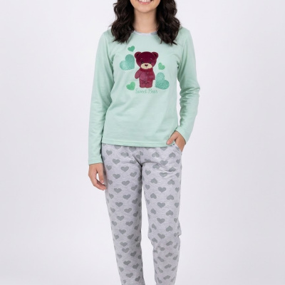 Pijama feminino verde água e cinzento com estampa de urso e corações