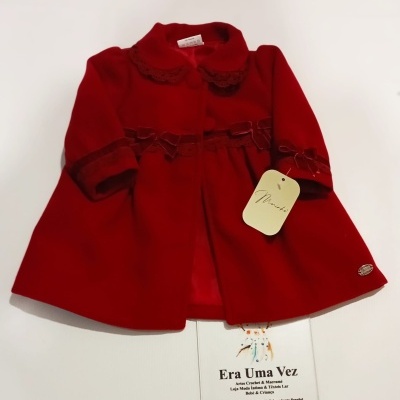 Casaco infantil vermelho com gola e laços de veludo