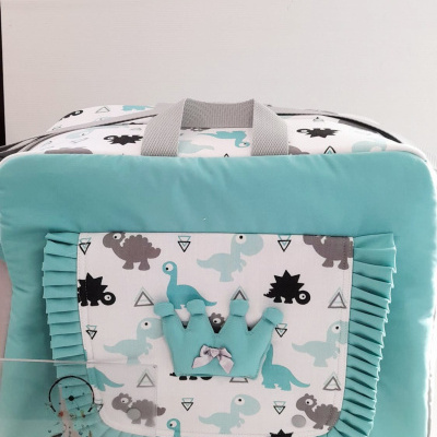 Mala para bebé com estampado de dinossauros e coroa turquesa