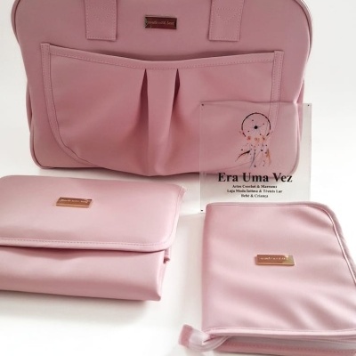 Conjunto de saco e bolsas de maternidade rosa com placa acrílica
