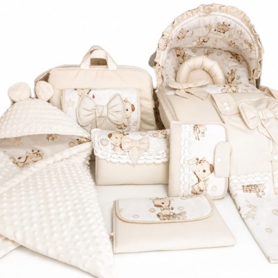 Conjunto para bebé bege com estampado de girafas e laços