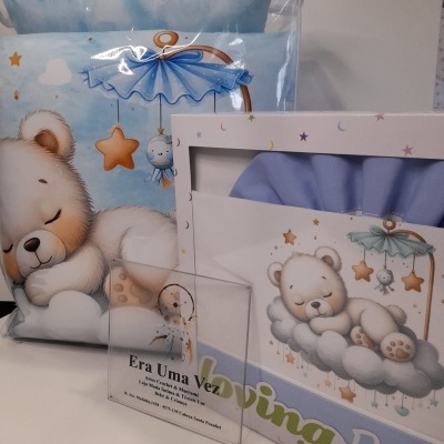 Conjunto almofada e roupa de cama bebé com ursinho branco e estrelas