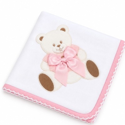 Fralda branca com borda rosa e ursinho decorativo com gravata rosa