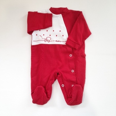 Pijama vermelho de bebé com bolinhas brancas e bordados, botões de pressão brancos