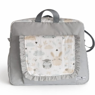 Mochila cinzenta com bolso estampado de animais e nuvens em tons pastel