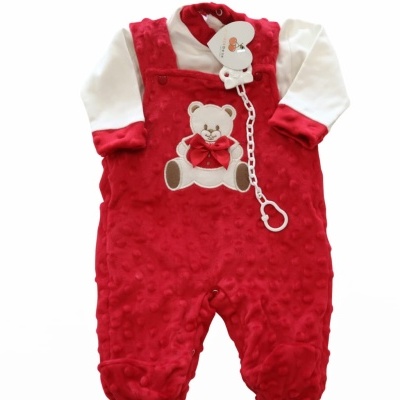 Macacão bebé vermelho com aplicação de urso e roupa interior branca com punhos vermelhos