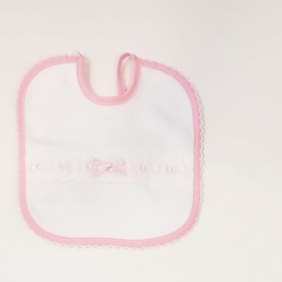 Babete branco com borda rosa e laço rosa central