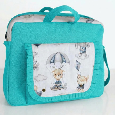 Mala azul turquesa com bolso frontal decorado com padrão de animais