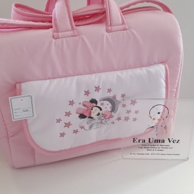 Mala cor-de-rosa para criança com imagem da Minnie Mouse e cartão Era Uma Vez.