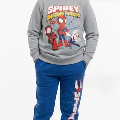Criança com roupa Spider-Man cinza e azul