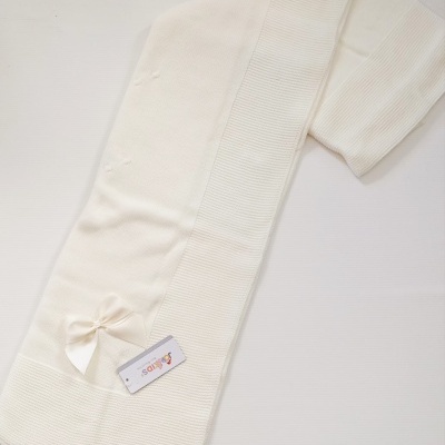 Manta branca para bebé com laço e etiqueta