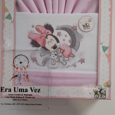 Conjunto cama rosa com toalha branca Minnie e embalagem decorativa