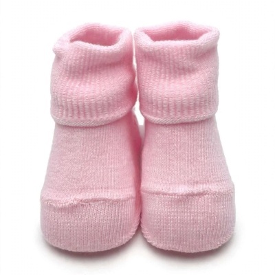 Botins de bebé cor-de-rosa em tecido macio com dobra superior