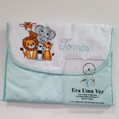 Capa azul claro com animais ilustrados e nome personalizado Tomás