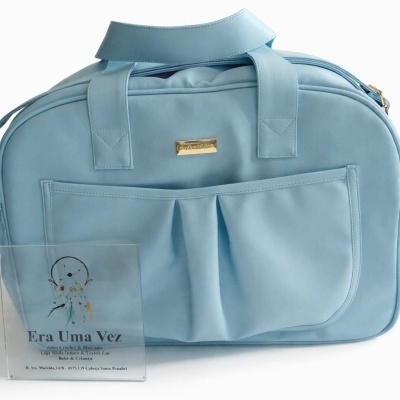 Mala azul clara de tecido com bolso e alças reforçadas