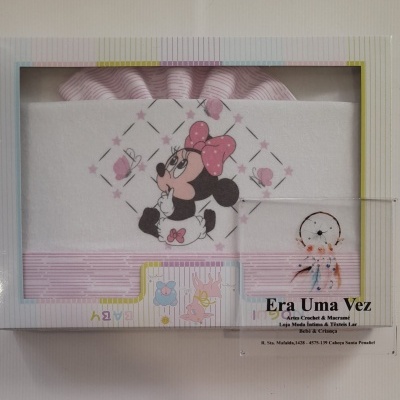 Fralda de bebé branca com estampa da Minnie Mouse